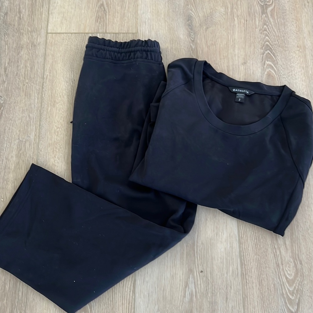 Athleta Seasoft Sweatshirt and Pant Set. Sz Small